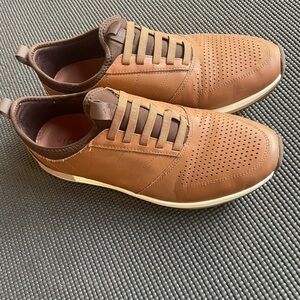 Vionic Men's Tan Leather Sneakers: Trent
